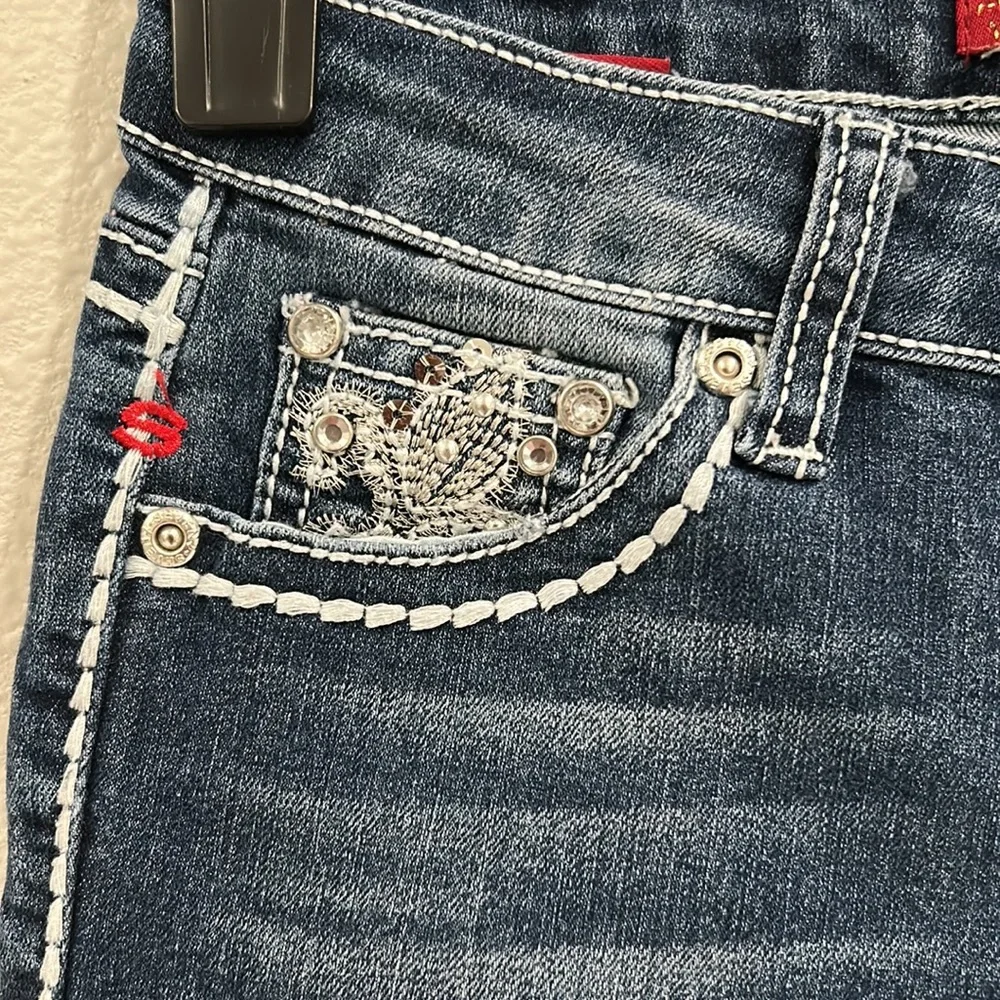 Cute jeans with decorative elements - Picture 2 of 5